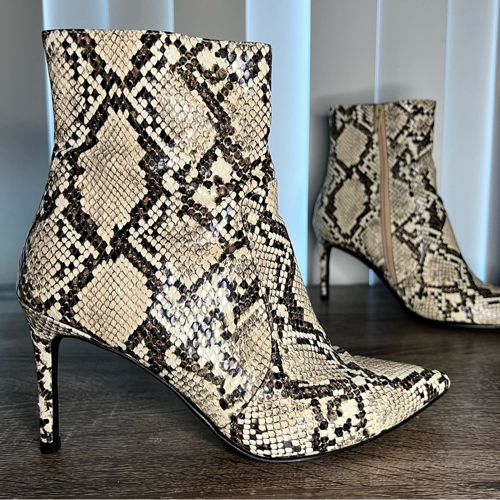 Jeffrey Campbell Khalees Women Size 6 faux Snake Print Stiletto Heeled Boots